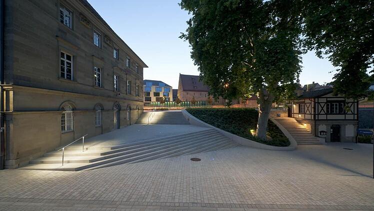 Neugestaltung der Mainlände Schweinfurt, Treppe am Harmoniegebäude. Architektur: Heinz Jahnen Pflüger Stadtplaner und Architekten Partnerschaft, Aachen. Besichtigung: Samstag und Sonntag 14 bis 16 Uhr, Mainlände, Treffpunkt Jugendgästehaus. Foto: Andi Albert