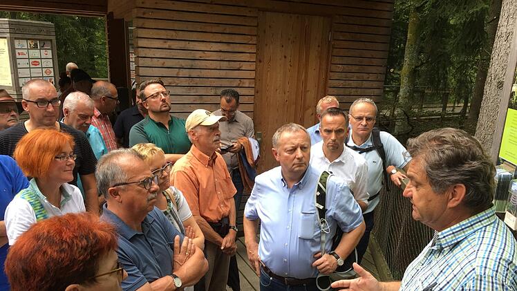 Erste Informationen am Baumwipfelpfad. Foto: Ralf Ruppert