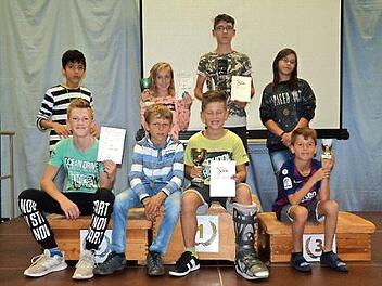 Pokale und Urkunden gab es bei der Werner-Grampp-Schule. Foto: privat