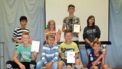 Pokale und Urkunden gab es bei der Werner-Grampp-Schule. Foto: privat