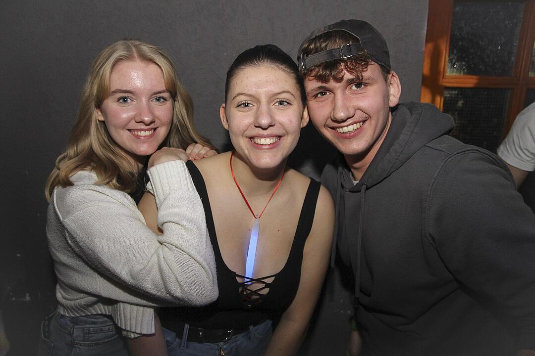 Die Partyband "Power" heizte ordentlich ein.