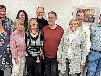 B&uuml;rgermeister Stefan Heinlein (links) gratuliert dem neuen Vorstand.