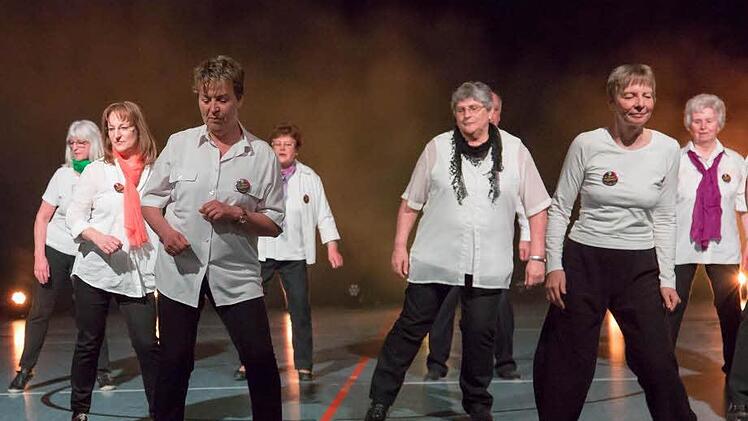Folkloregruppe "Sunshine Girls" TV Oberwallenstadt Foto: Klaus Gagel