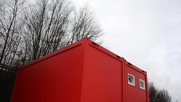 Noch steht der Container, ein Geschenk der Deutschen Bahn, in der Boschstra&szlig;e. Nun wird die Stadt ihn als Notunterkunft f&uuml;r Obdachlose in der Jean-Paul-Stra&szlig;e aufstellen. Foto: Ekkehard Roepert