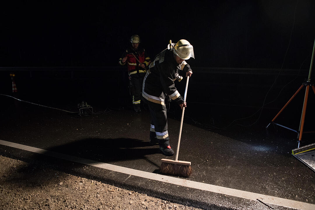 Rollerfahrer wird von Auto erfasst und stirbt