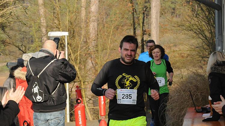 mpressionen vom Fuschter Silvesterlauf. Fotos: ssp