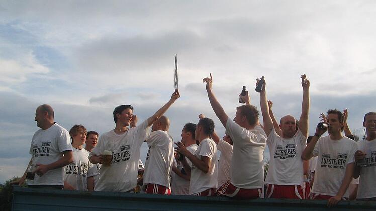 Mit Gewinn der Meisterschaft in der Saison 2008/2009 ging es im Autokorso durch den halben Landkreis. Foto: ssp