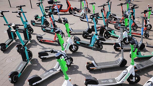 Neue Regeln für E-Scooter: Regierung plant Blinkerpflicht, Bußgelderhöhung & mehr