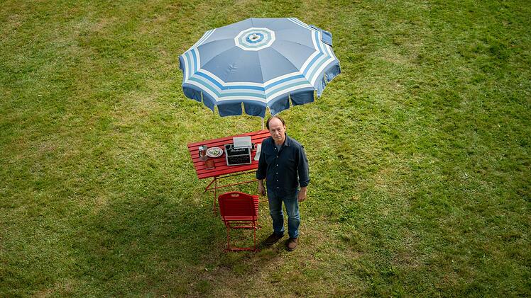 Hat am liebsten seine Ruhe: Der Vorstellung eines Mehrgenerationenhauses kann Jakob Stiller (Ulrich Noethen) nicht viel abgewinnen.