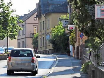 Die Stadt misst eine Woche lang die Geschwindigkeiten der Autofahrer in der Schönbornstraße. Foto: Benedikt Borst