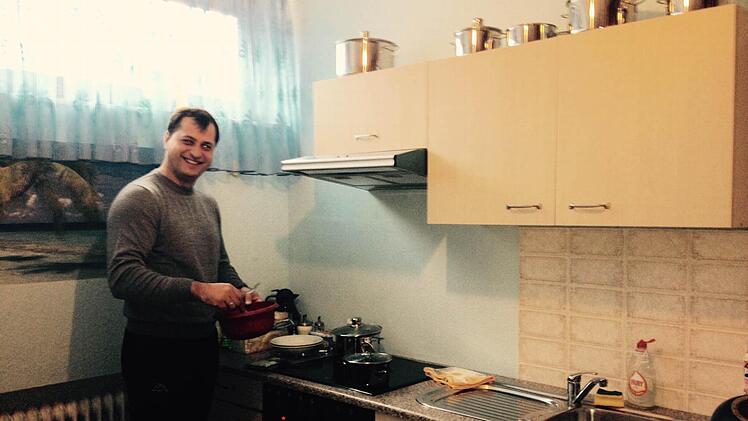 Aleksandar Malicevic freut sich über die Kochmöglichkeit. Foto: Jürgen Treichel