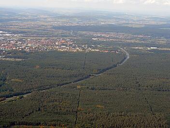 Was wird aus dem Bamberger Hauptsmoorwald? Heute entscheidet der Stadtrat über die Gleistrasse entlang der Autobahn A 73.  Foto: Ronald Rinklef