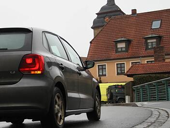 Dass Autos und Busse ohne Probleme fahren können, verdanken die Bürger der Arbeit der Kreisbauhöfe und staatlichen Bauämter. Foto: Sarah Stieranka