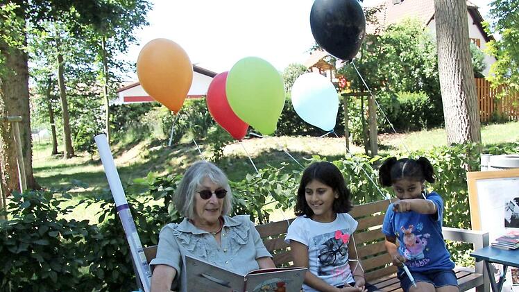 Ingrid Scheiderer-Steidl las Kindern in der Lese-Ecke spannende Geschichten vor.