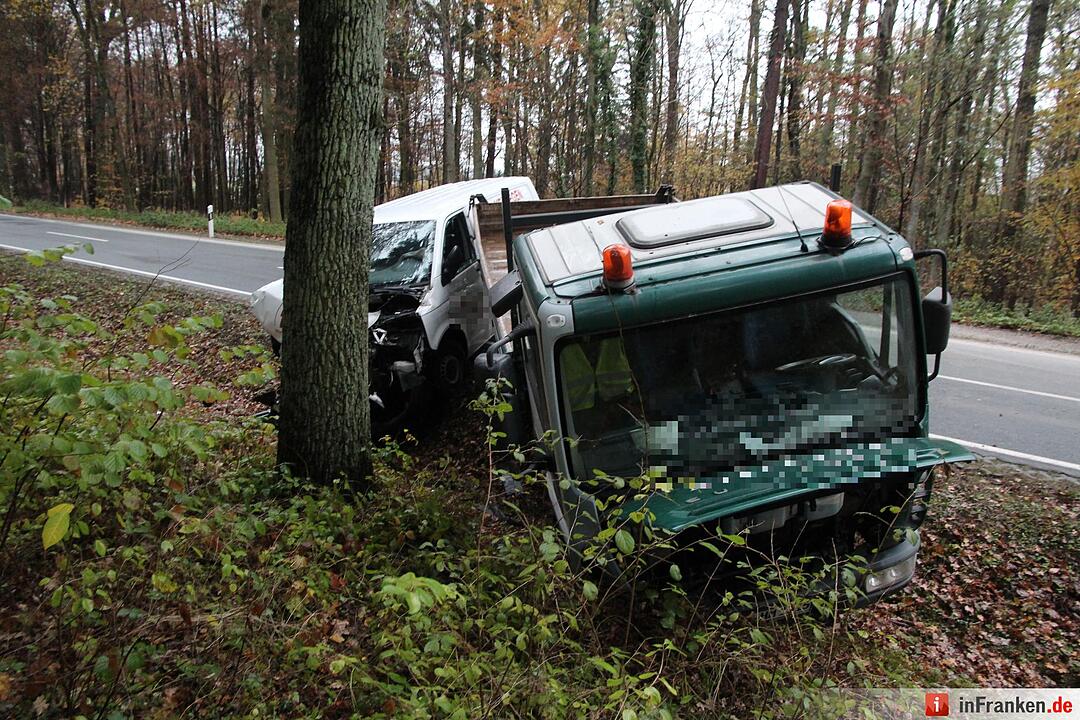 Bei Sigritzau: Laster prallt auf VW-Bus