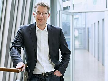 Markus Blume diskutiert in Untererthal. Foto: CSU