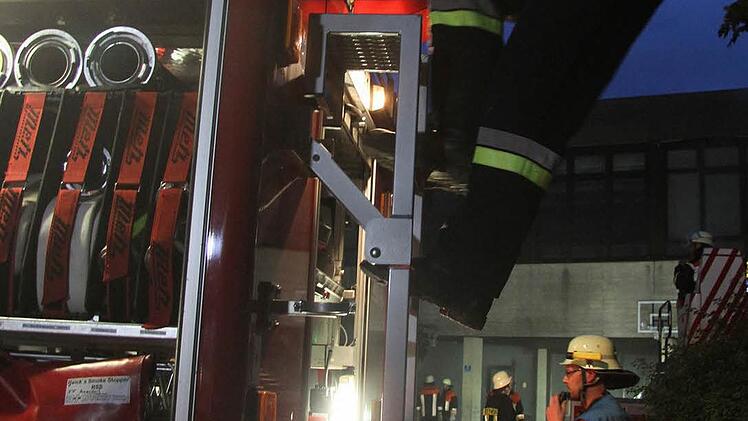Schnelligkeit war bei der Vorbereitung des Löscheinsatzes gefragt.