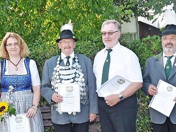 Diese verdienten Schützen der SG Rothenkirchen wurden mit der Gau- Ehrennadel aufgrund ihrer großen Verdienste ausgezeichnet. Von links Mathias Beetz, Claudia Beetz, Emil Müller, Georg Backer, Michael Staar und Daniel Bergmann