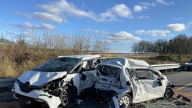 Verkehrsunfall mit mehreren Fahrzeugen auf der A3: Sieben Personen verletzt