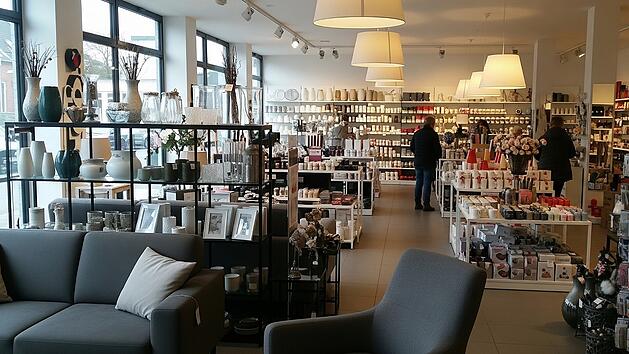 Innenansicht einer Filiale einer Deko-Einzelhandelskette, die M&ouml;bel, Wohnaccessoires, Dekorationsartikel und Geschenke verkauft - zum Beispiel Butlers.