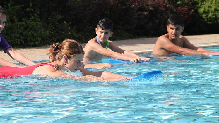 Schwimmkurs für Flüchtlingskinder im Kulmbacher Freibad Foto: Dagmar Besand