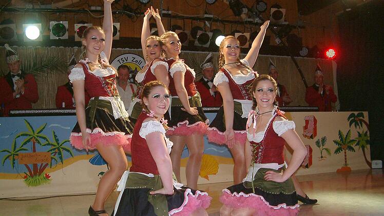 Die Herzen des Publikums flogen den "Sweety´s" aus Sand bei ihrem wunderbaren Show-Tanz zu.