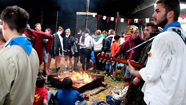 Es wird musiziert und gesungen.  Foto: Johanna Blum