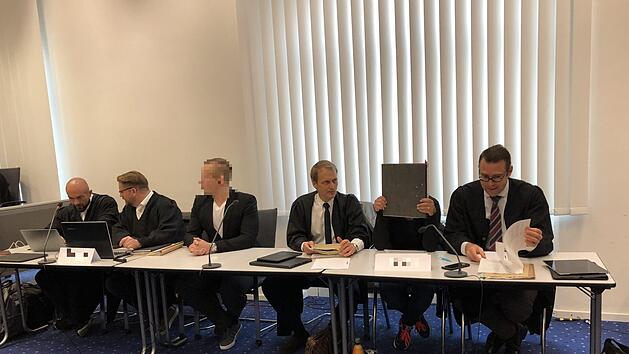 Vier Mitglieder der "Weisse W&ouml;lfe Terrorcrew" m&uuml;ssen sich seit Mittwoch vor Gericht verantworten. Foto: NEWS5 / Merzbach