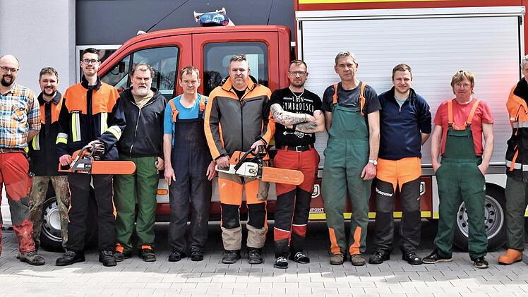 Die Feuerwehrler aus Woffendorf nach erfolgreicher Absolvierung des Motorsägenlehrgangs