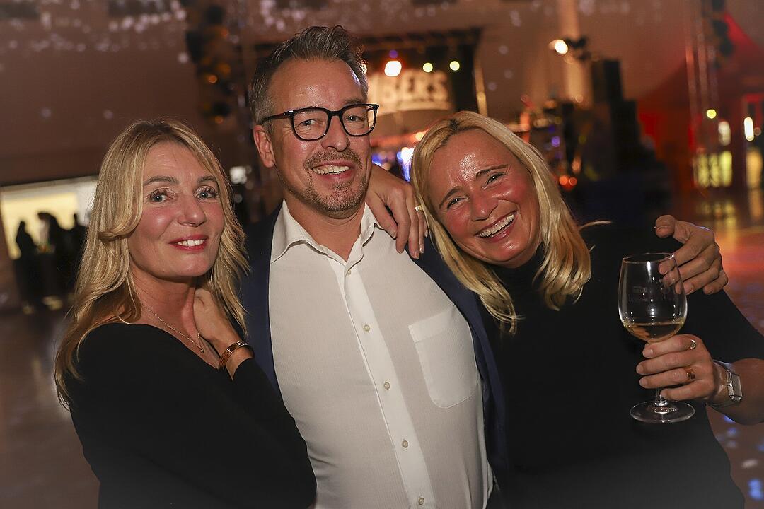 Es wurde in das Jahr 2025 gefeiert.