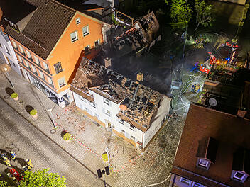 Ansbach: Mehrfamilienhaus in der Innenstadt in Flammen - zahlreiche Menschen verletzt Ansbach: Mehrfamilienhaus in der Innenstadt in Flammen - zahlreiche Menschen verletzt