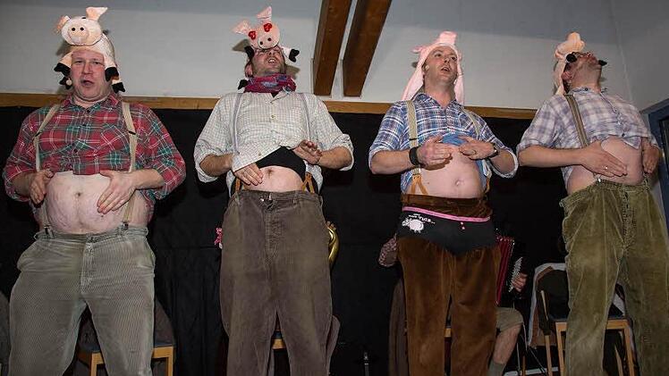 Bei der Schweinepolka beweist "häisd'n'däisd vomm me", dass Männer multitaskingfähig sind.