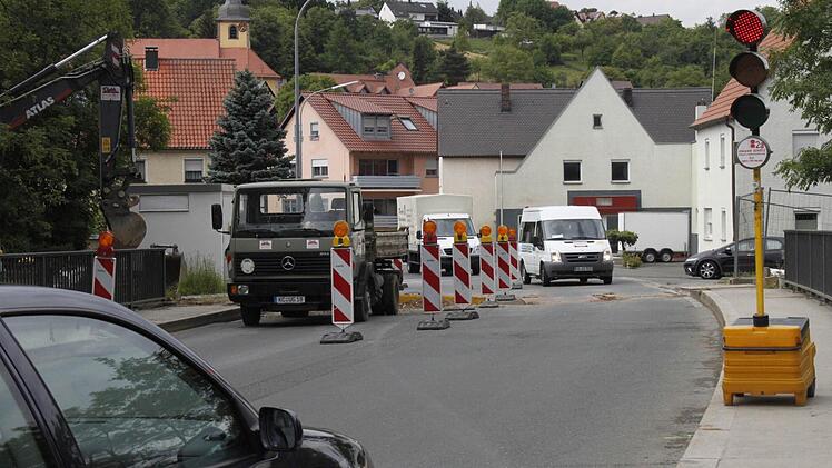 Leitungsarbeiten sind der Grund für das Reuther Nadelöhr.  Foto: Oswald