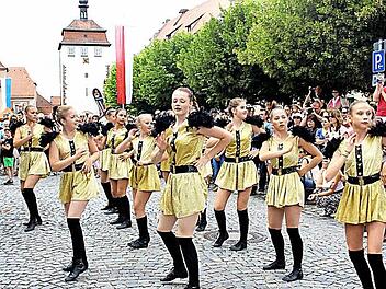 Die Tanzgruppen des TSV Aschbach begeisterten die Zuschauer auf dem Schlüsselfelder Marktplatz.  Fotos: Evi Seeger