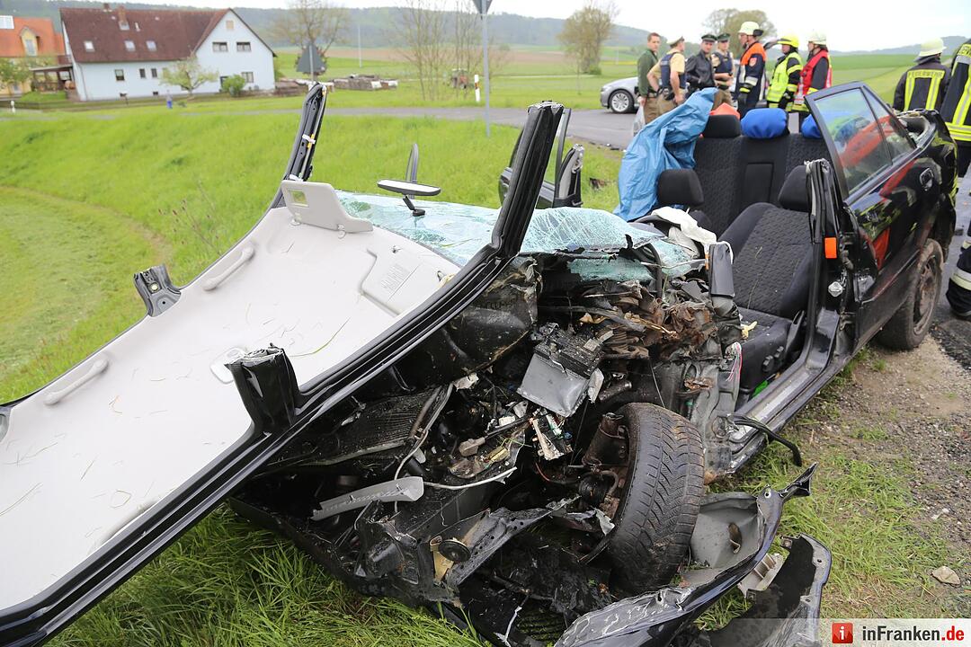 Ansbach: Fahranfänger kracht in Bagger