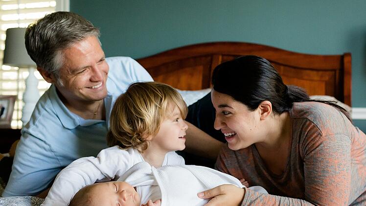 Landkreis Erlangen-H&ouml;chstadt: Neues Familien ABC mit Angeboten f&uuml;r Eltern erh&auml;ltlich