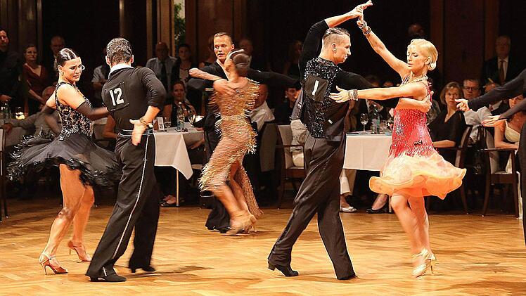 Die Paare wirbelten über das Parkett und machten deutlich, dass Tanzen Hochleistungssport ist.