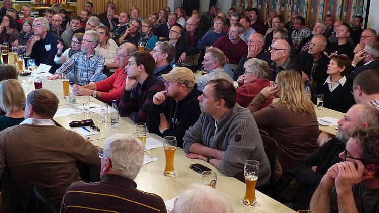Volles Haus: Die Zweite Generalversammlung der Bürgerenergiegenossenschaft (BEG) fand in der Haßfurter FC-Gaststätte statt. 124 Mitglieder beteiligten sich rege an der Diskussion, die sich vor allem um den Bürgerwindpark Sailershausen drehte.