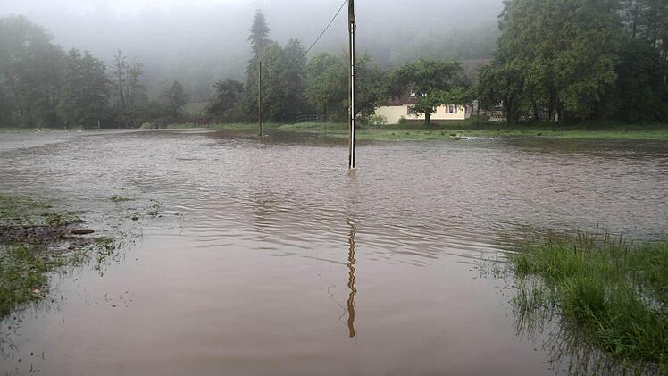 Land unter auch in Falkendorf.