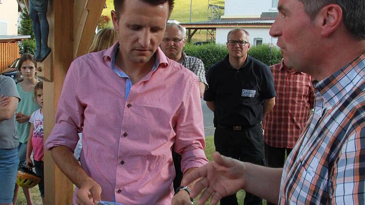 Bürgermeister Andreas Hügerich (links) hörte zu und moderierte.