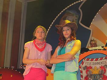 Ramona Haderlein und Anna Jakob gaben sich Beziehungstipps. Fotos: Veronika Schadeck