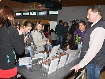 Seit vielen Jahres nimmt die Firma Koinor aus Michelau an der Ausbildungsbörse teil. Foto: Schmidt