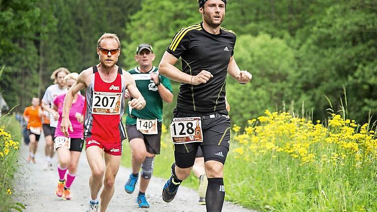Immer weniger Sportler schielen heutzutage auf Bestzeiten. Das merkt auch die SGB Stadtsteinach bei ihrem Steinachtallauf. "Immer mehr laufen gesundheitsorientiert", sagt SGB-Vorsitzender Oliver Hempfling. Deshalb bietet der Verein jetzt erstmals einen Laufkurs an. Foto: Alexander Muck