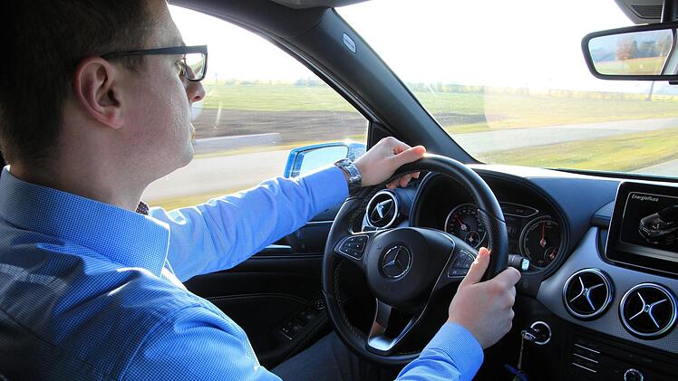 180 PS leistet der Elektromotor und bietet vor allem ein gutes Drehmoment, was den Wagen druckvoll beschleunigen lässt.