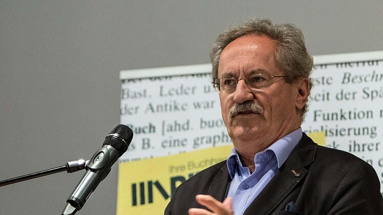 "Die Alternative oder: Macht endlich Politik!": Christian Ude stellte sein neues Buch in Coburg vor. Foto: Jochen Berger