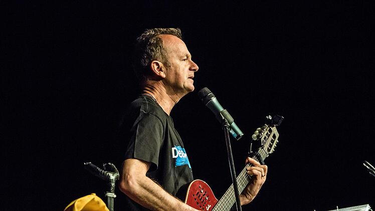 Wortakrobat Willy Astor wurde bei seinem Coburg-Gastspiel vom Publikum gefeiert.Foto: Jochen Berger