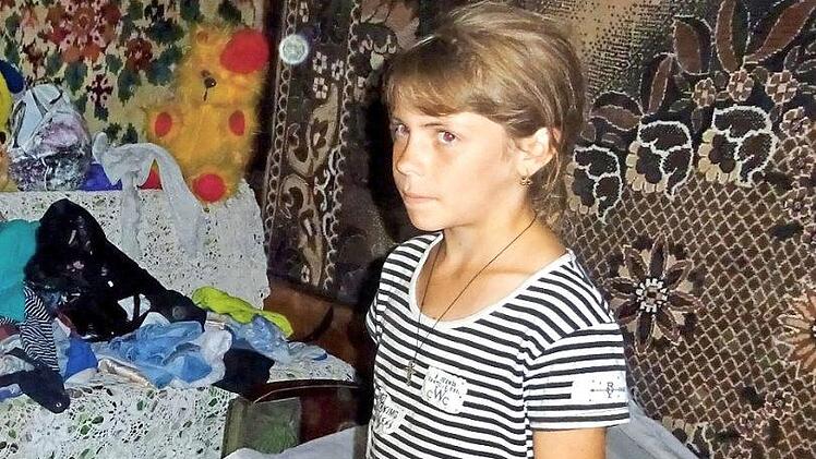 Ein Mädchen hofft, bei den Kindern zu sein, die für den Besuch in Deutschland ausgesucht werden.