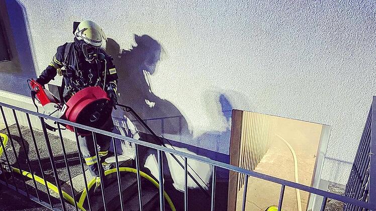 Herzogenaurach: Feuerwehreinsatz nach "Brand mit starker Rauchentwicklung" in Mehrfamilienhaus