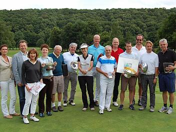 Erfolgreiche Ärztegolfer (von links): Sabine Klaucke, Harald Barlage, Edeltraud Reinwald, Bettina Arens, Egon Müller, Michael Lorenz, Almute Leichnitz, Ulrich Schumann, Erdal Erkan, Friedrich Willemsen, Sebastian Appold, Matthias Mayer, Holger Bettinger, Rolf Palm  Foto: GCBK
