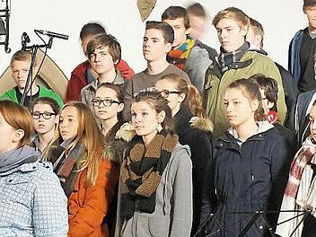 Die jungen Sängerinnen und Sänger füllten mit ihren Stimmen die Stadtpfarrkirche. Foto: Manfred Welker